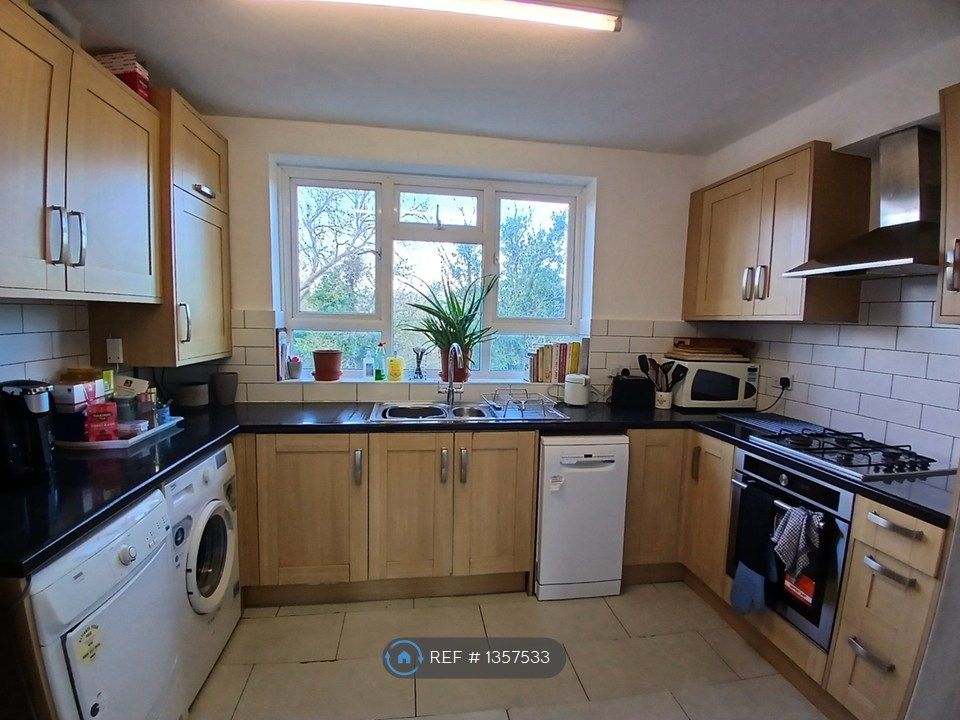 Property photo 2 of 7 Kitchen