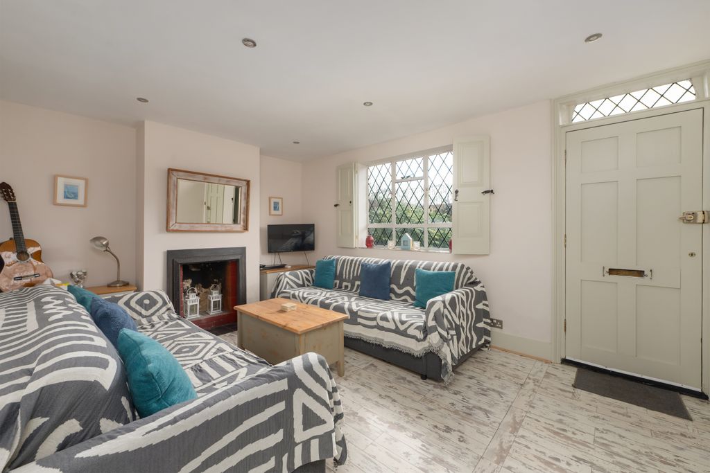 Property photo 3 of 15 Sitting Room