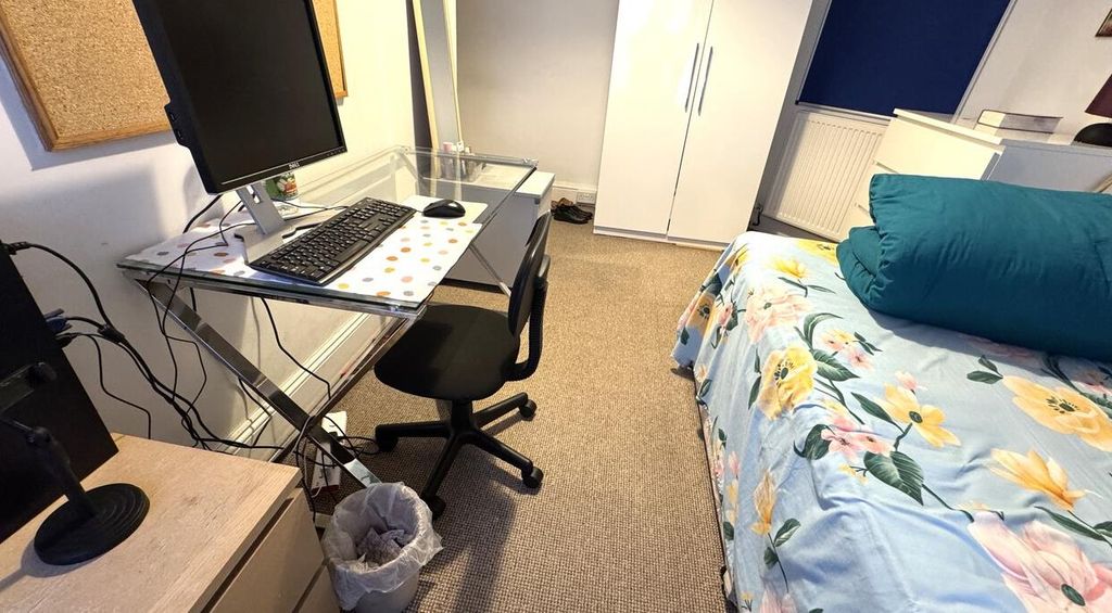 Property photo 3 of 5 57 Nre Room..Png