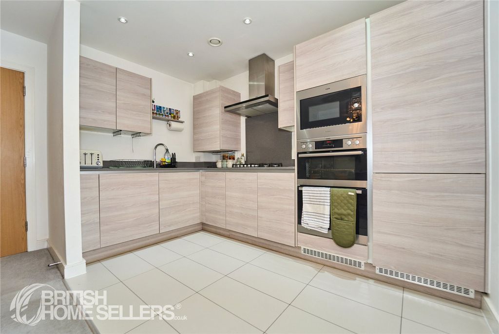 Property photo 3 of 18 Picture No. 24