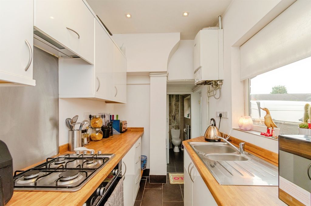 Property photo 2 of 18