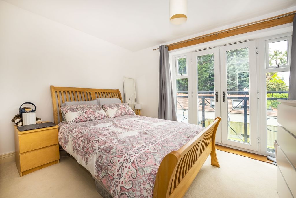 Property photo 3 of 14 Avington House