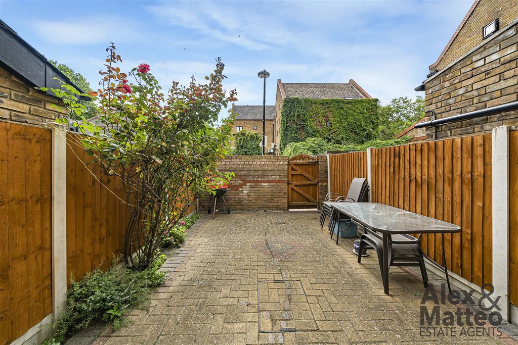 Property photo 3 of 22 Brunswick Quay