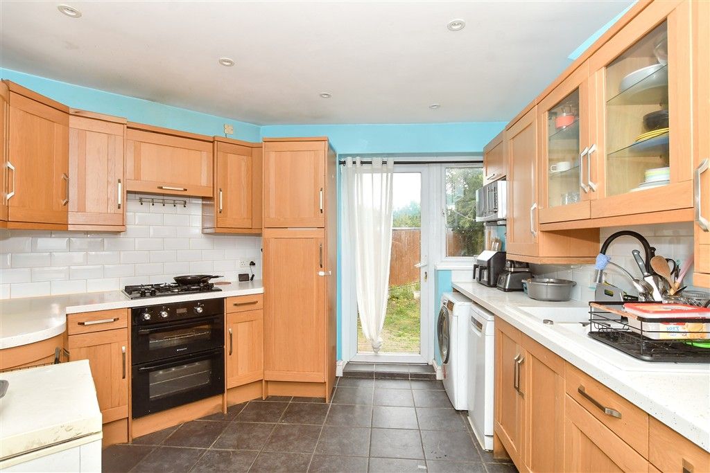 Property photo 2 of 8 Kitchen