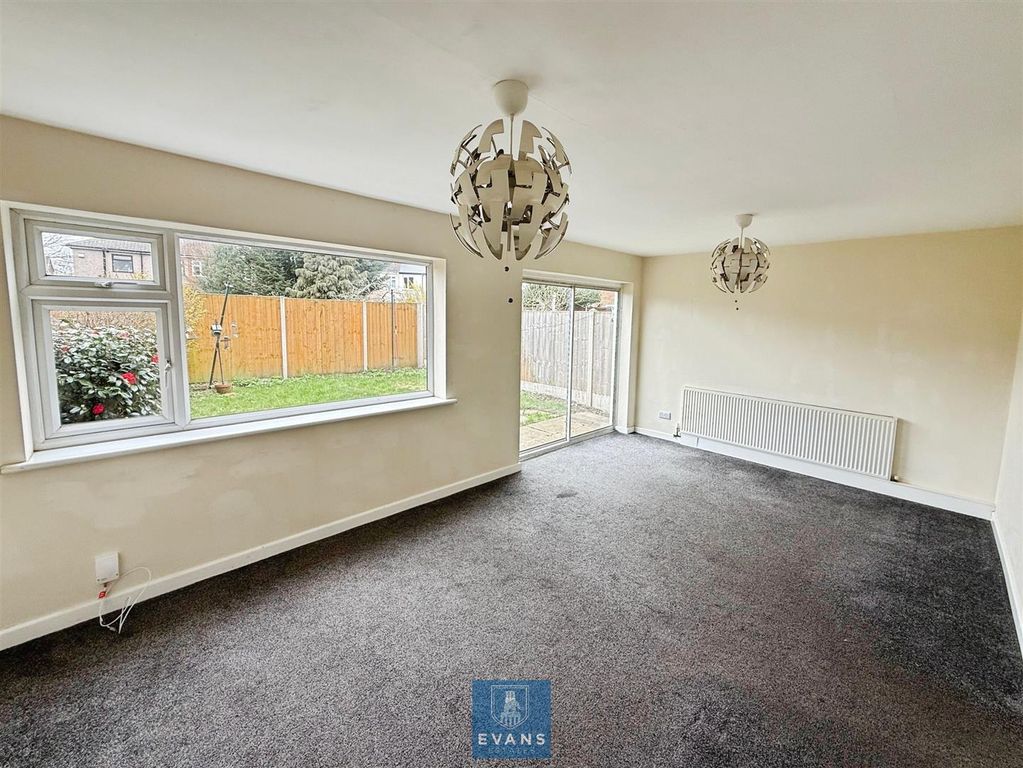 Property photo 2 of 18 Lounge