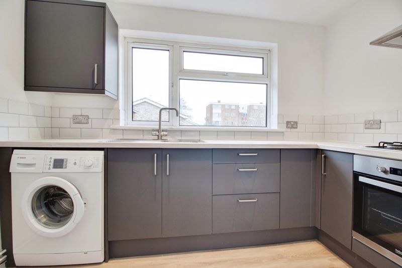 Property photo 3 of 9 Photo 6