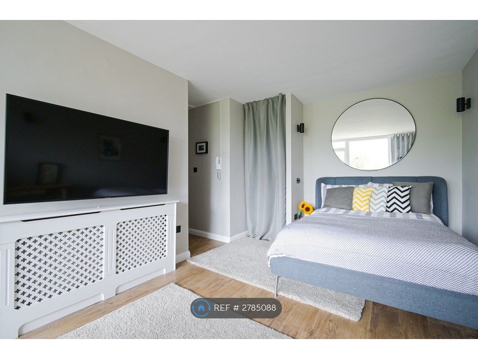 Property photo 2 of 26