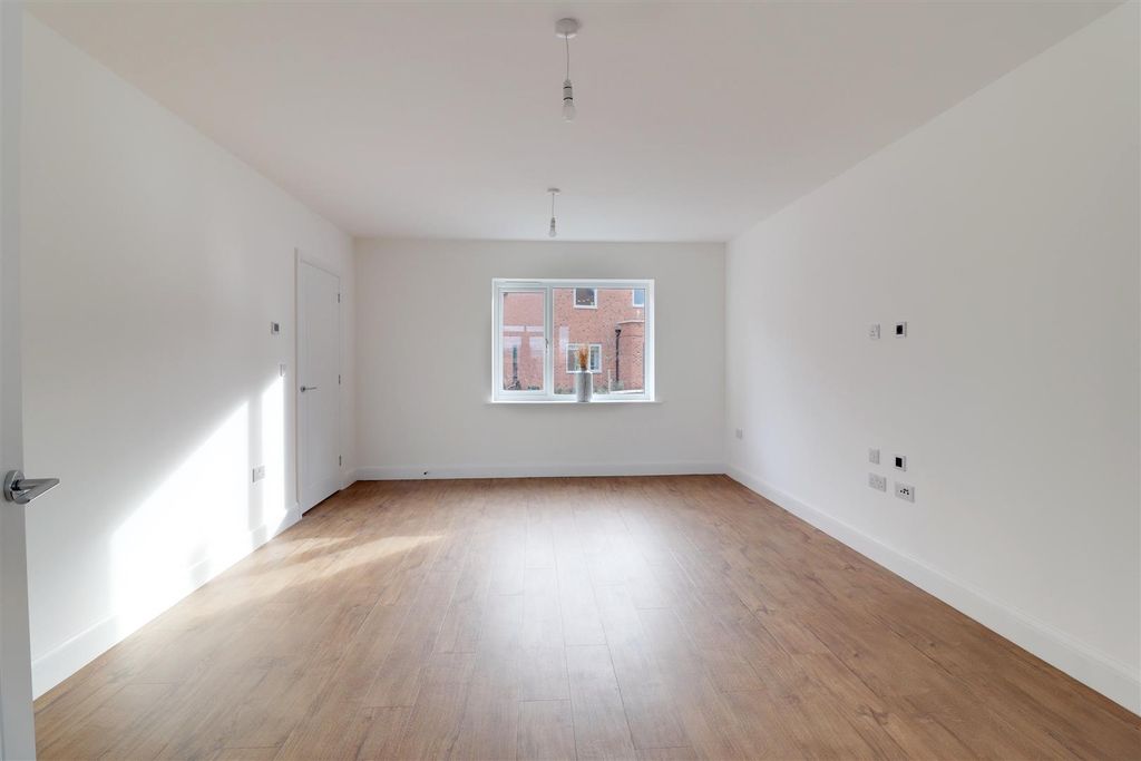 Property photo 2 of 24