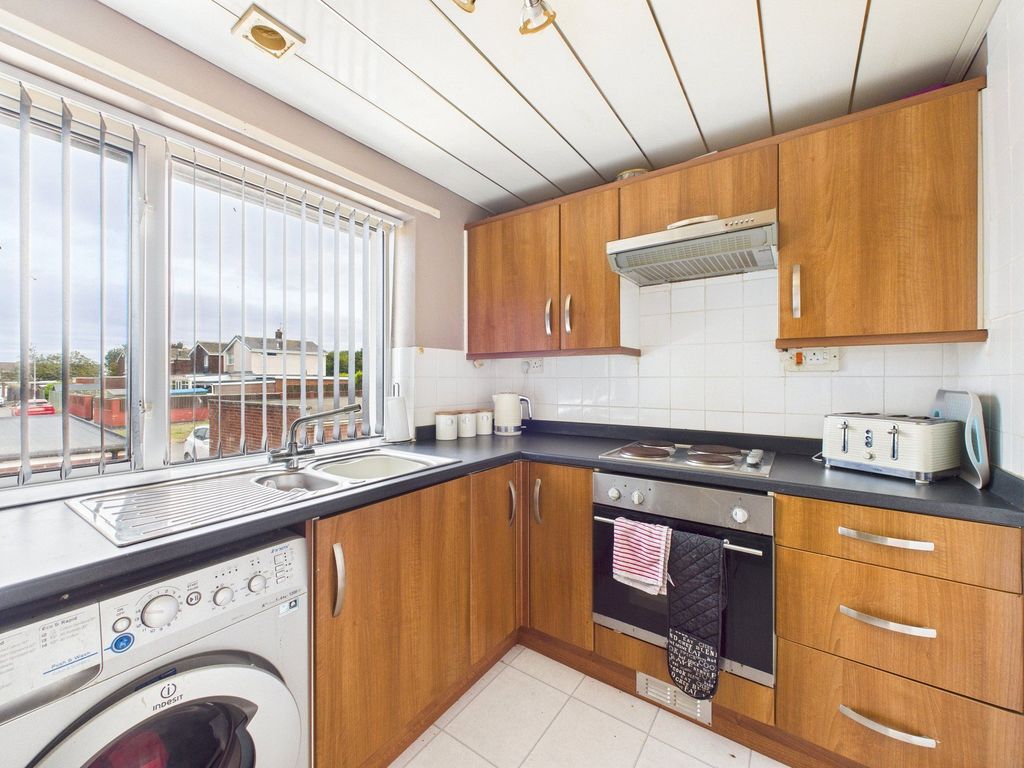 Property photo 3 of 9 Kitchen