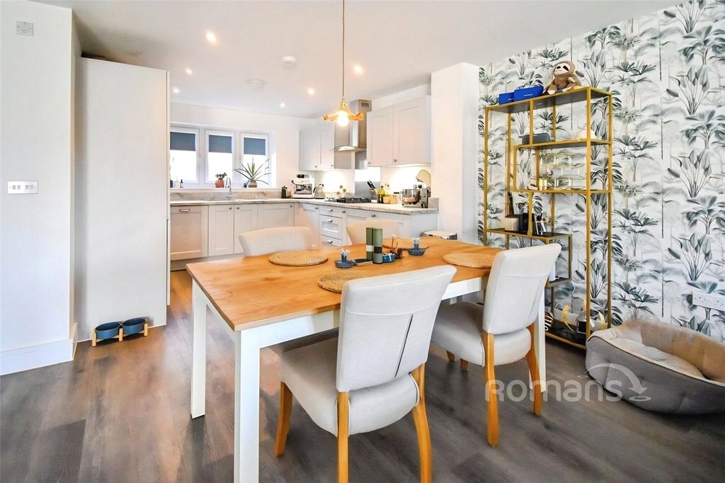 Property photo 2 of 19 Picture No. 11