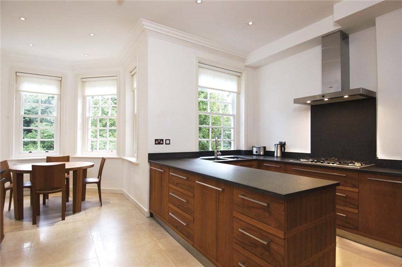 Property photo 2 of 3 Kitchen/Breakfast