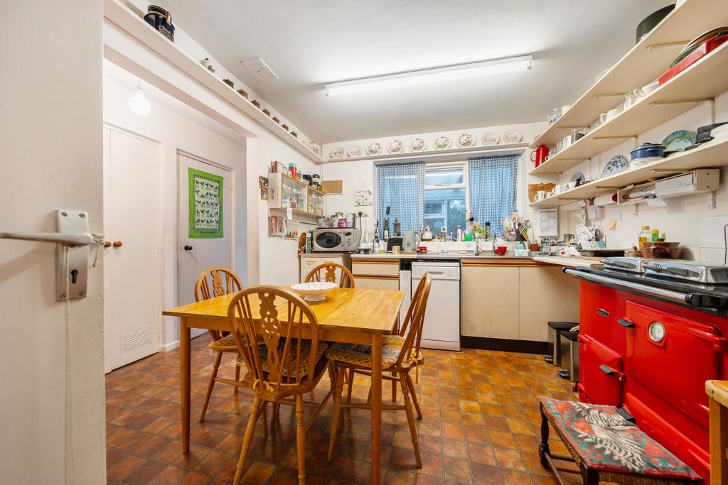 Property photo 3 of 19 Kitchen