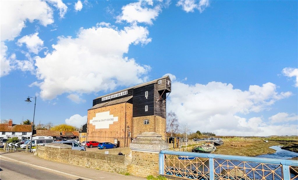 Property photo 2 of 14 External Lifestyle Photograph