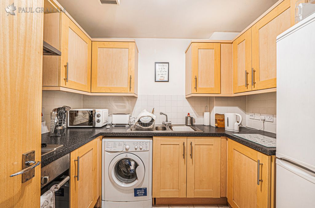 Property photo 3 of 10 E26Ddf4F-A55F-4992-8588-6A2F5d02245A