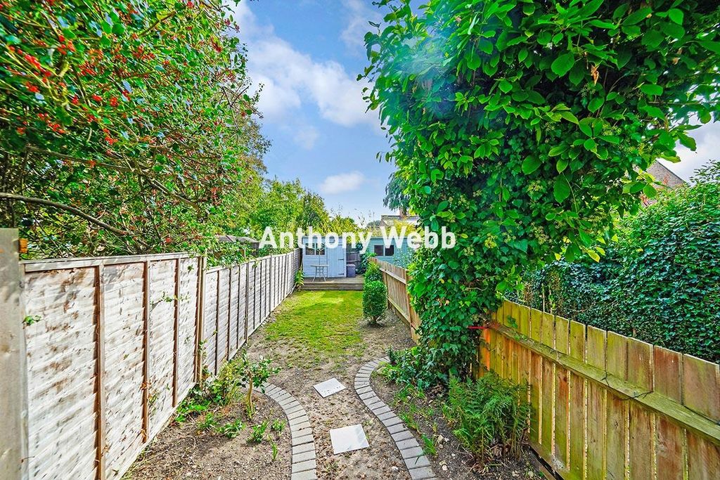 Property photo 2 of 18 Garden