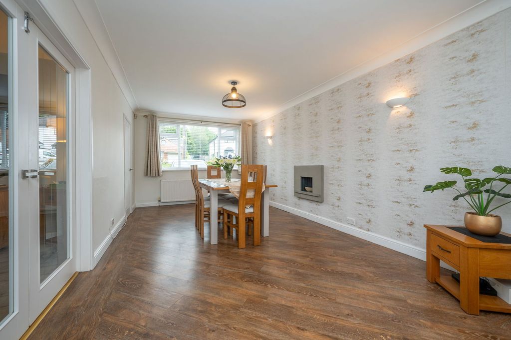 Property photo 3 of 31