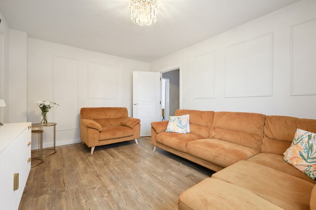 Property photo 3 of 26