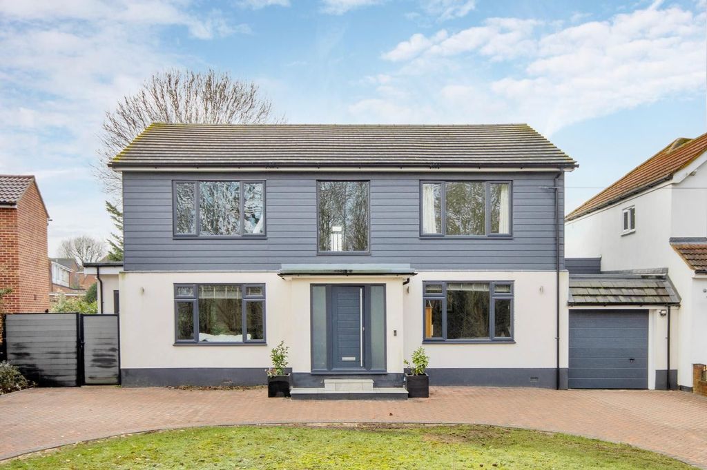 Property photo 1 of 28