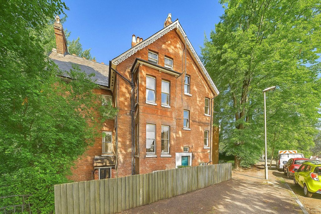 Property photo 2 of 8 Picture No. 10