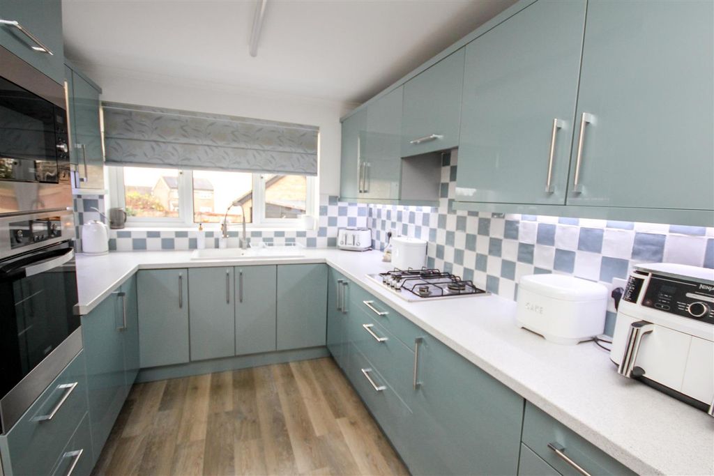 Property photo 3 of 18 Kitchen.Jpg