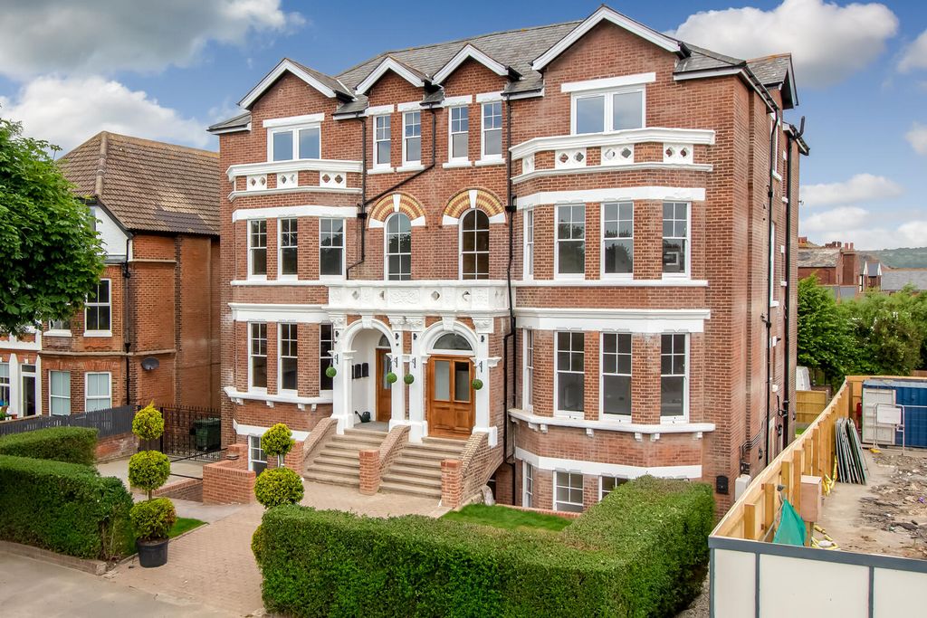 Property photo 1 of 7 Front (Exterior)