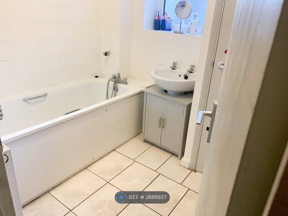 Property photo 2 of 6 Bathroom