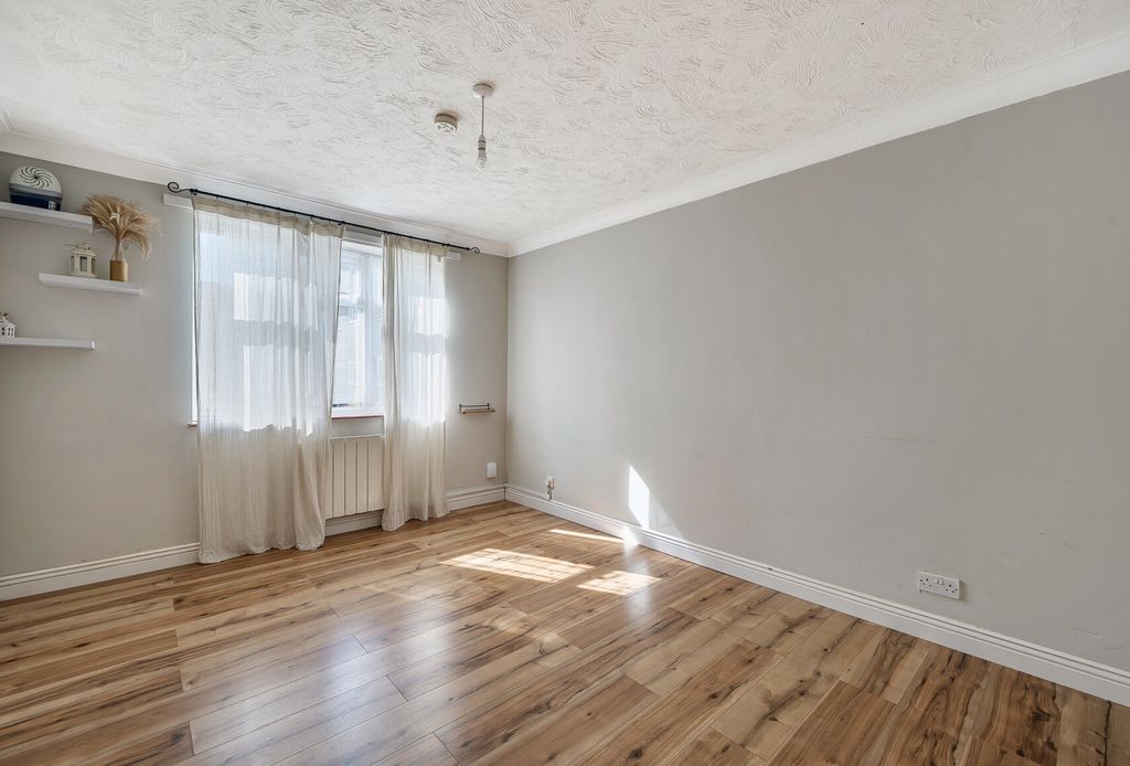Property photo 3 of 8 1486949-8-6A47762...