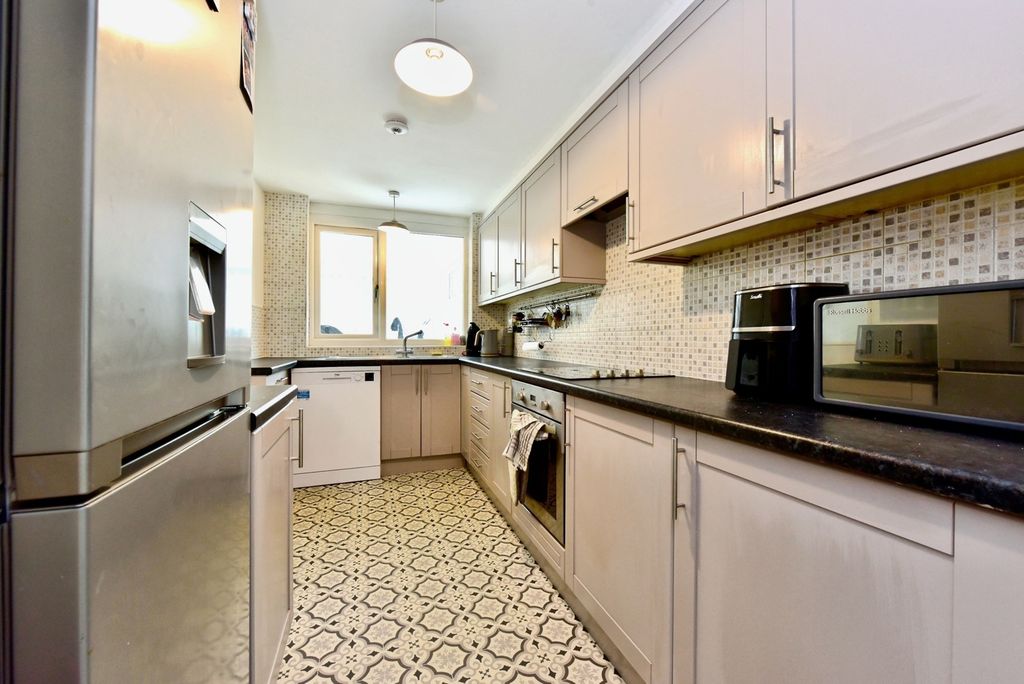 Property photo 2 of 18 Photo