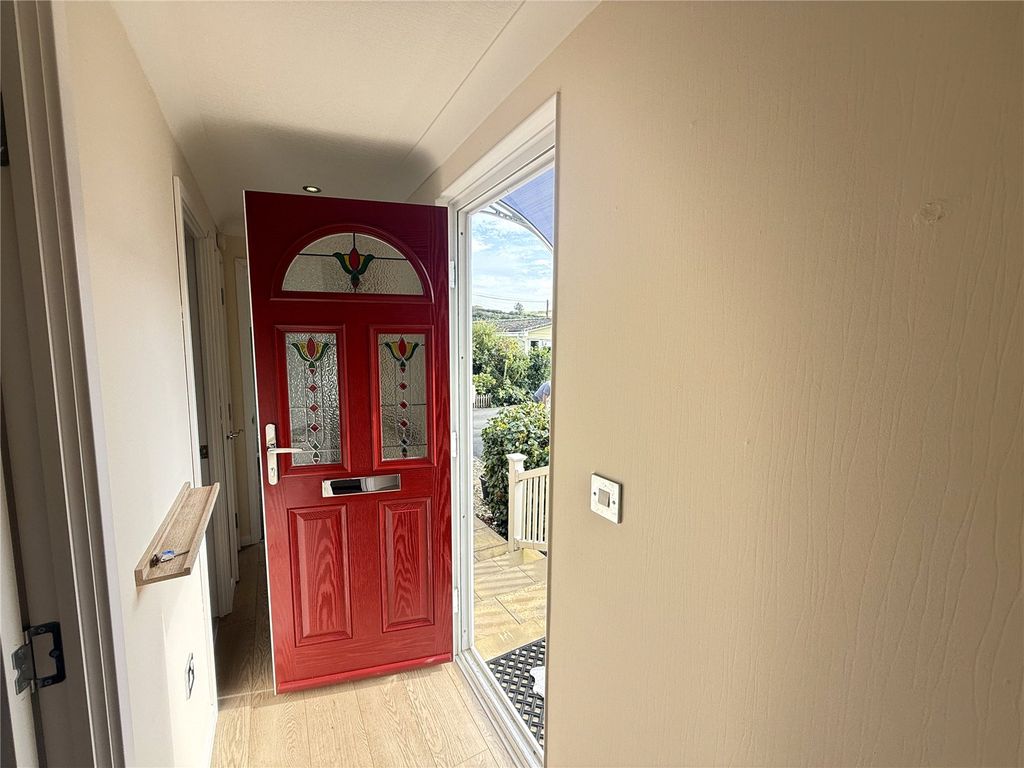 Property photo 2 of 33 Picture No. 18