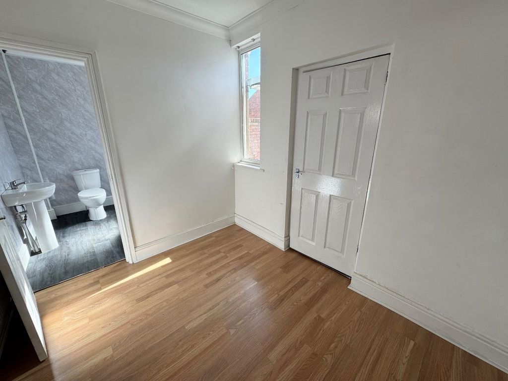 Property photo 3 of 9 Dining Room