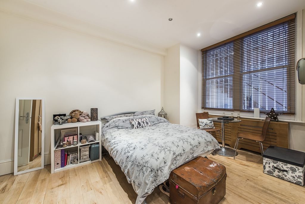 Property photo 2 of 18 Studio Room