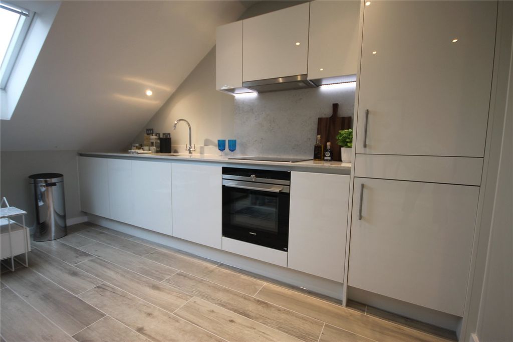 Property photo 3 of 7 Kitchen
