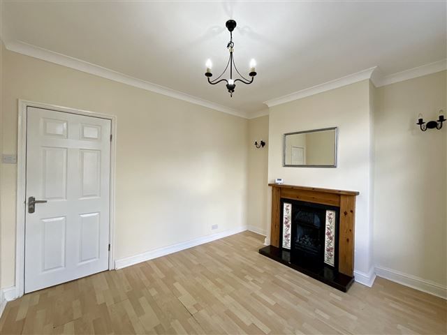 Property photo 3 of 17 Lounge