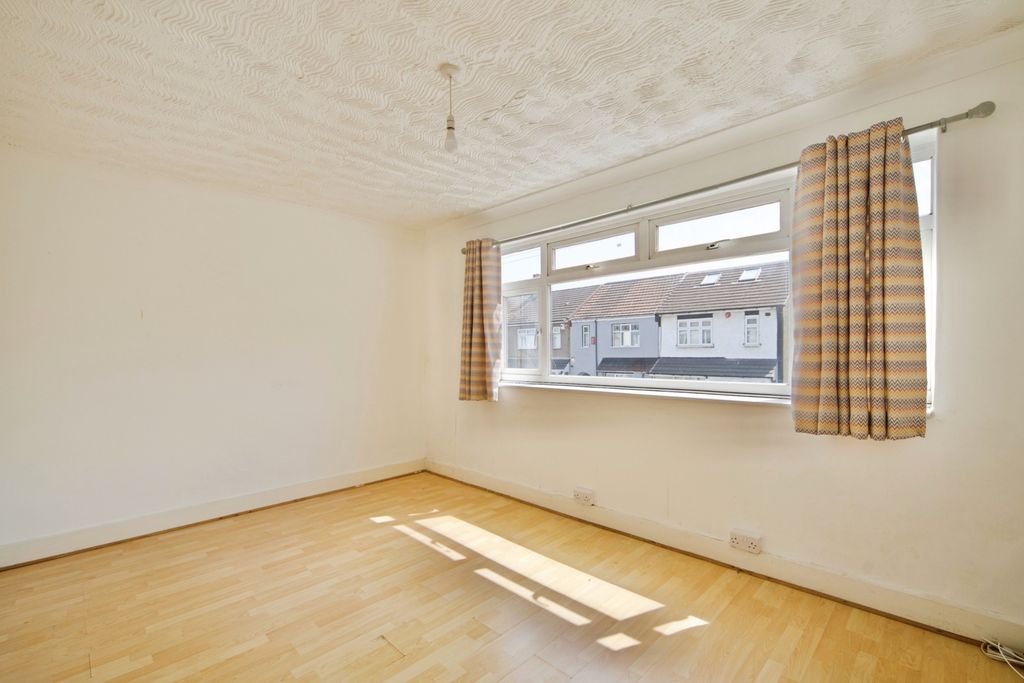 Property photo 3 of 16 Pbox-Img.Jpg