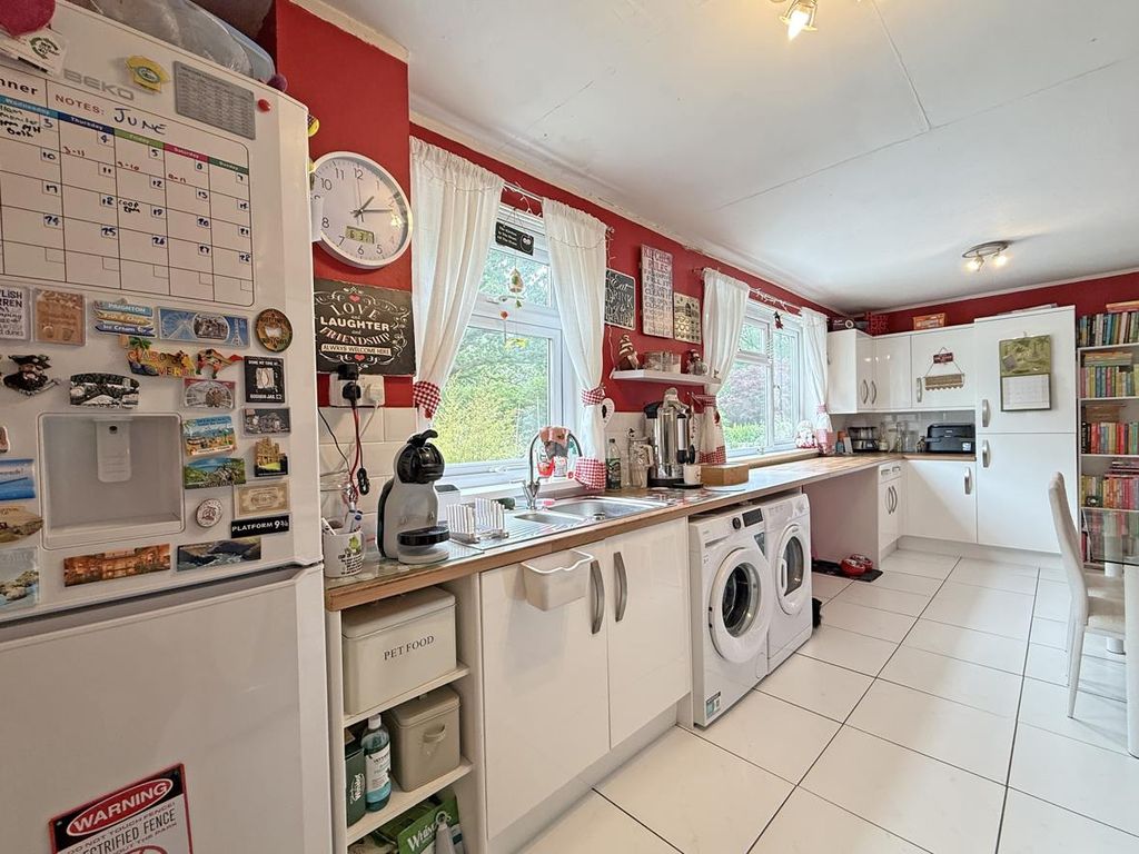 Property photo 3 of 15 Shakespeare Road 33 - Kitchen Three.Jpg