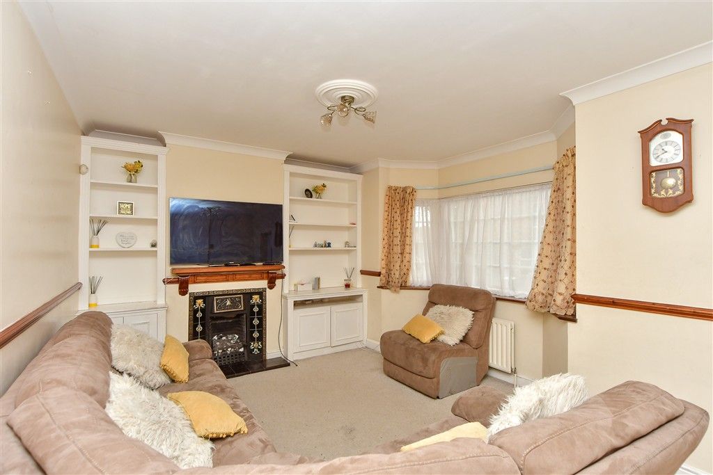 Property photo 1 of 13 Lounge