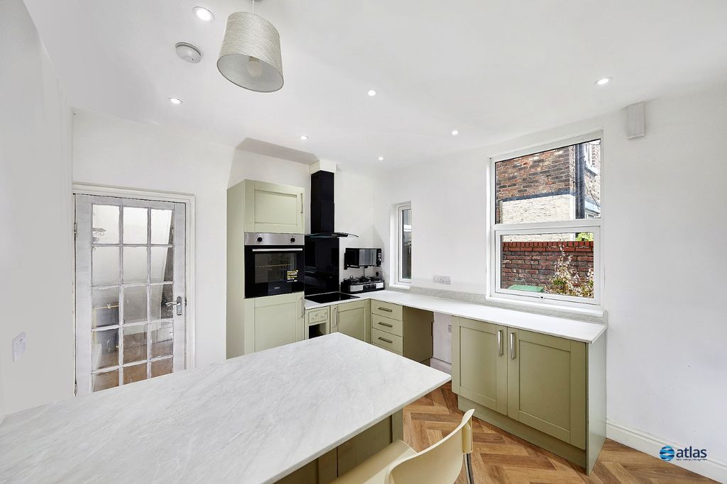 Property photo 2 of 18 Kitchen