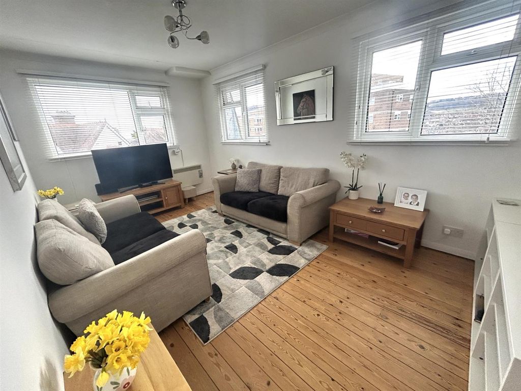 Property photo 2 of 8 01323 438506
