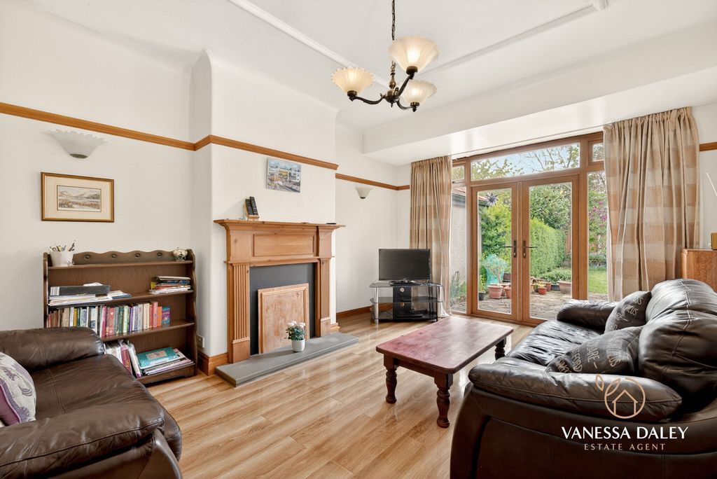 Property photo 2 of 36