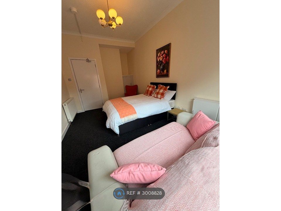 Property photo 2 of 11 Room 2
