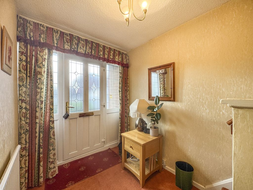 Property photo 2 of 13 Entrance Hall