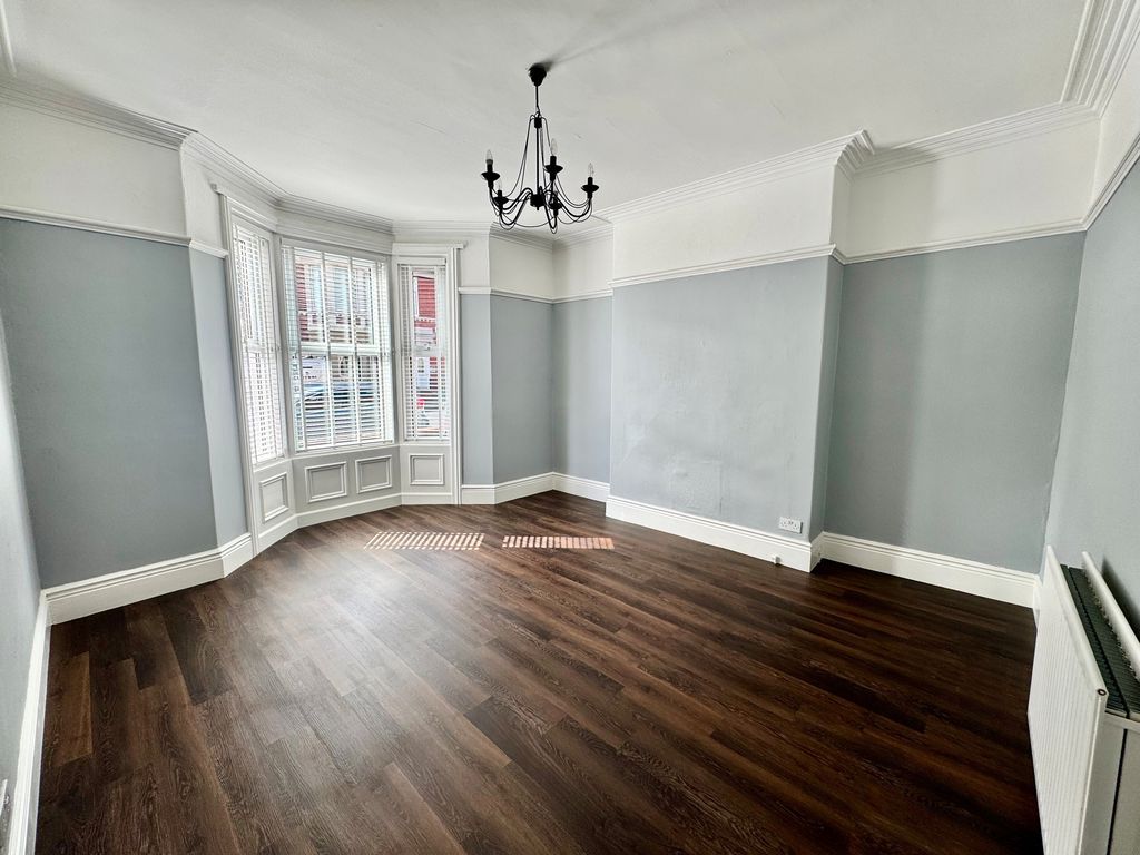 Property photo 2 of 10 Photo 3