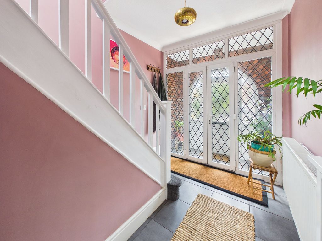 Property photo 3 of 24 Entrance Hall