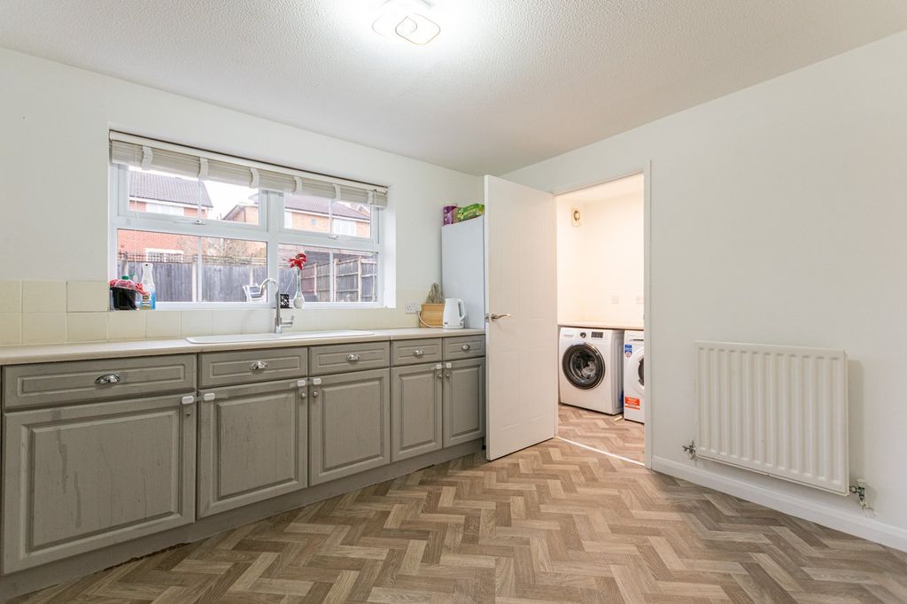 Property photo 2 of 27