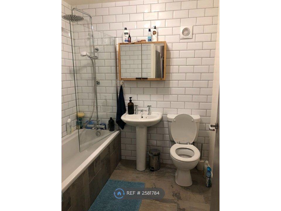 Property photo 2 of 9 Bathroom