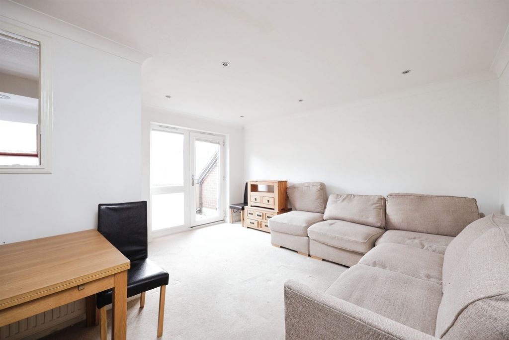 Property photo 2 of 8
