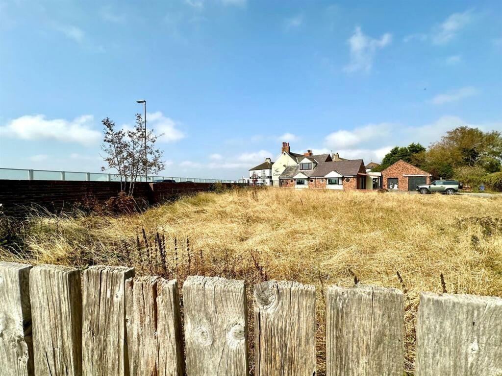 Property photo 2 of 14