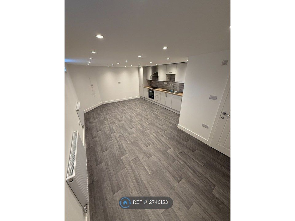 Property photo 1 of 8 Lounge / Kitchen