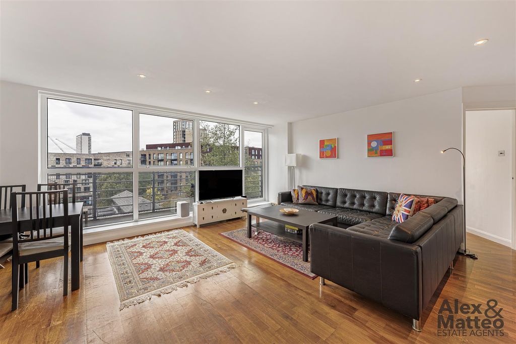 Property photo 2 of 19 Baltic Quay