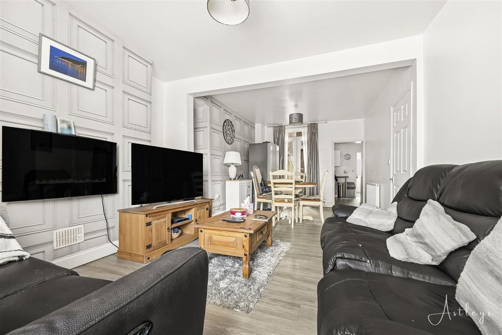 Property photo 2 of 17 Lounge/Dining Room